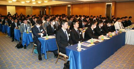 プロ野球新人、賭博に手染めるな 研修会でコミッショナー