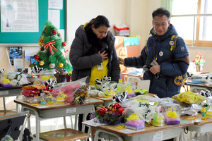 セウォル号事故、助かった生徒ら卒業 「友に会いたい」