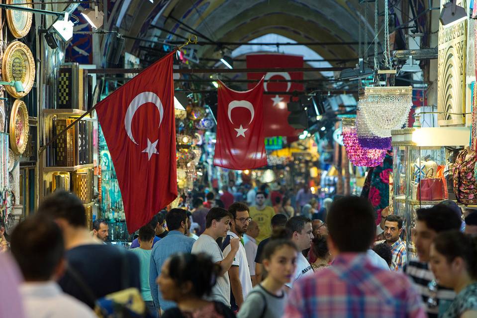 菅官房長官「トルコやドイツに連帯の意」 イスタンブール自爆テロで
