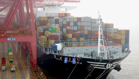 15年の中国貿易総額８％減、６年ぶり前年割れ 輸入減大きく