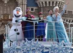 リアル『アナ雪』姉妹約150人集結！エルサとアナにご対面