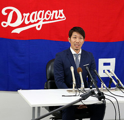 中日と育成契約の多村 会見で感謝と喜び 年俸３００万円