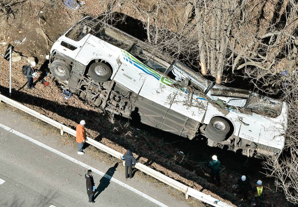 死亡した乗客4人の身元判明 長野・軽井沢のバス事故
