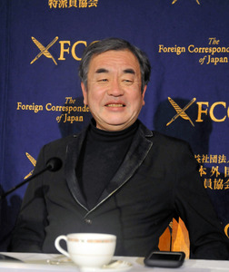 隈研吾氏、ザハ氏に反論 新国立デザイン案「全く違う」