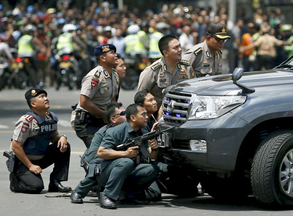 ジャカルタ連続爆弾テロ インドネシア人のＩＳ戦闘員首謀か