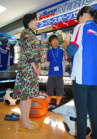 首相夫人が品川で体験学習視察