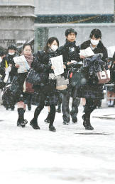 「蛍雪の功」発揮を センター試験始まる