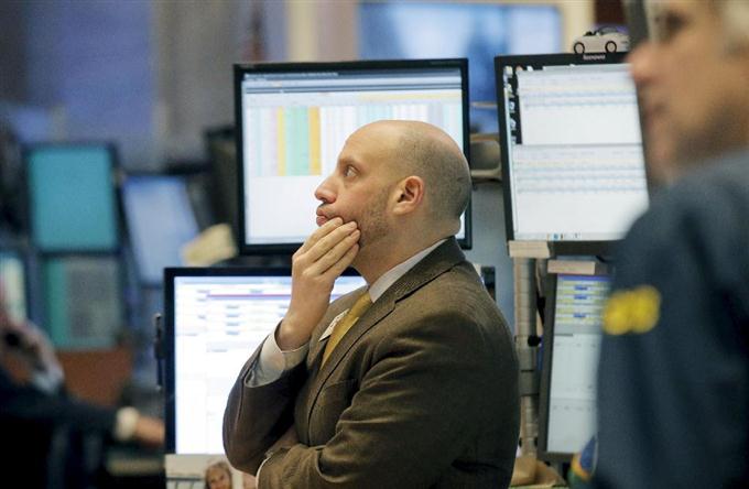 ＮＹ市場 原油終値３０ドル割れ、１２年ぶり安値 ダウ３９０ドル安