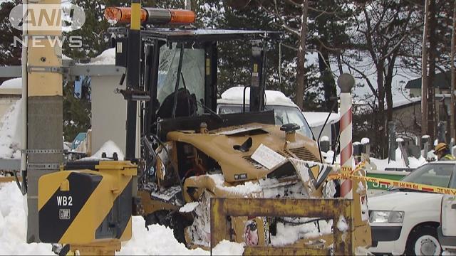 連絡間に合わず…立ち往生の除雪車に普通列車が衝突