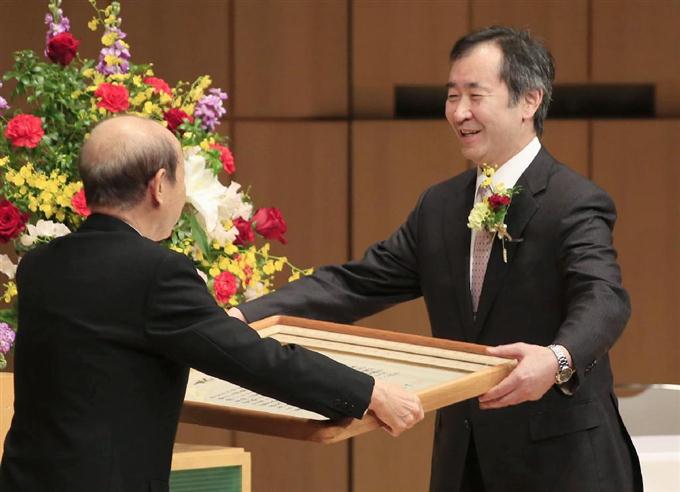 「研究の魅力伝えたい」 梶田さんに富山県栄誉賞