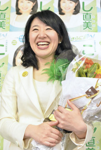 大津市長選、越直美氏が再選…民主が実質支援 2016年01月17日 22時40分