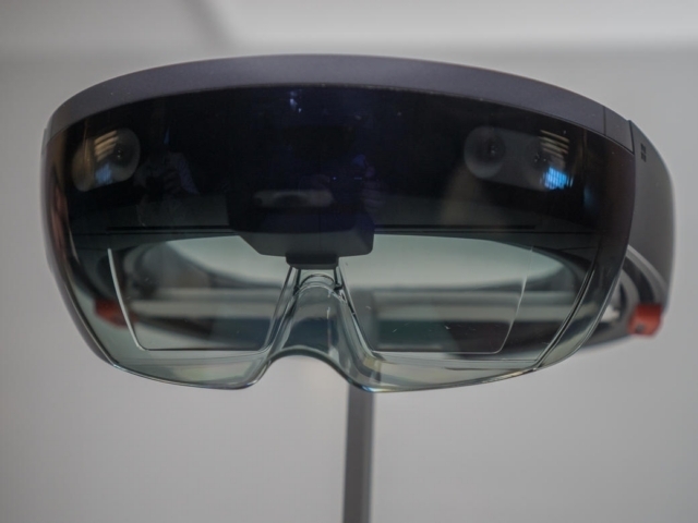 マイクロソフトの「HoloLens」、バッテリ持続は2.5~5.5時間