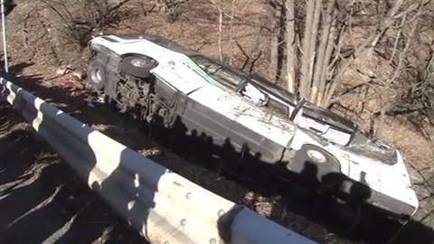 軽井沢のバス事故、死者15人に