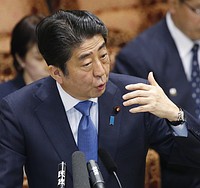 給付金で個人消費下支え=安倍首相、参院予算委で表明