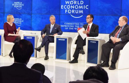 甘利氏「総理にご迷惑、じくじたる思い」 ダボス会議で