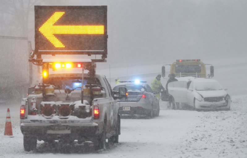 米国の大雪、８千万人に影響