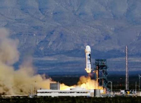 ロケット、初の再利用成功＝昨年打ち上げ、軟着陸－米企業