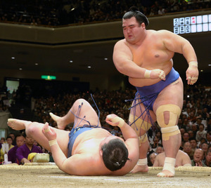 琴奨菊が初優勝 大相撲、日本出身力士は10年ぶり快挙