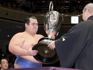 琴奨菊が初V…日本出身力士の優勝は10年ぶり
