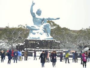 奄美115年ぶり降雪…名護や久米島でもみぞれ 2016年01月25日 00時18分