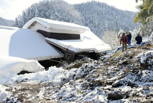 民家の裏山で土砂崩れ、88歳女性死亡…鳥取 2016年01月25日 12時16分