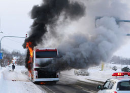 スキー授業帰り、バス出火 三笠・けが人なし