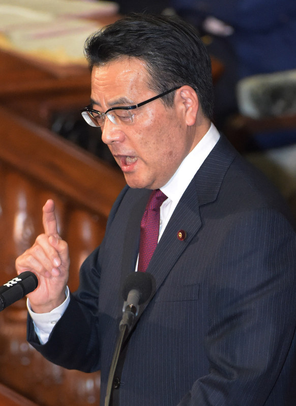 民主の岡田代表、「提案重視」で質問連発