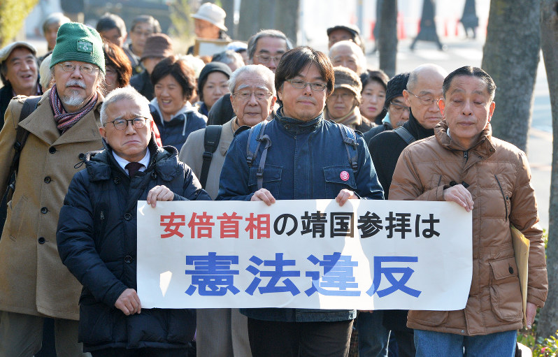 首相靖国参拝、憲法判断示さず原告側の請求棄却 2016年01月28日 11時53分