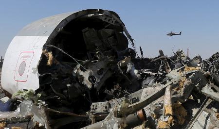 露機墜落、エジプト航空整備士ら拘束…ロイター 2016年01月30日 12時28分
