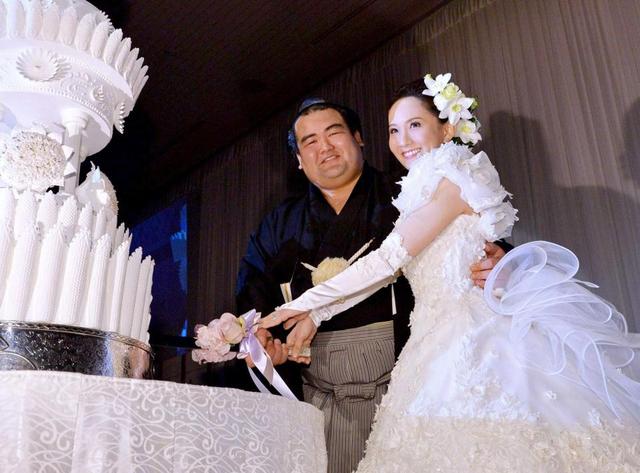 琴奨菊デレデレ挙式 祐未夫人に「ほれてまう」