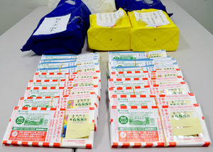 拾った女性、実は持ち主 宝くじ当選金１２万円を寄付