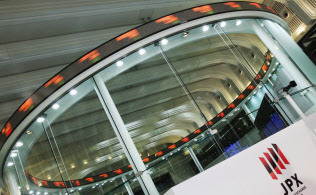 東証前引け、大幅続落 原油安で心理悪化、主力株が全面安