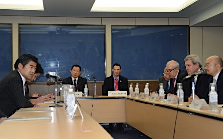 外務副大臣、ミサイル阻止に協力要請 各国と意見交換