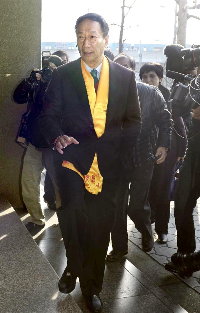 シャープ:協議大詰め 鴻海会長「午後にも契約を」