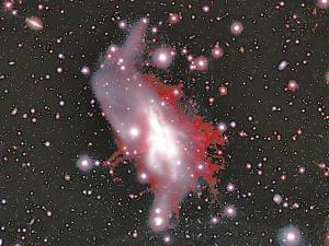 激しく噴き出すガス「銀河風」、鮮明に撮影成功 2016年02月05日 13時21分