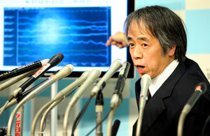 桜島 爆発的噴火 溶岩が噴き出し流れ落ちる姿も