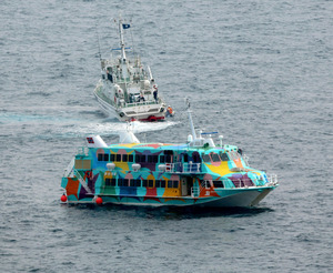 「クジラと衝突、漂流中」 伊豆沖１３キロ