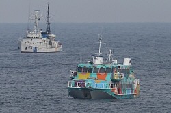 ＜高速船＞「クジラと衝突、漂流中」 伊豆沖１３キロ