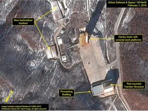 北朝鮮、発射台にミサイル設置か 米韓は厳戒態勢