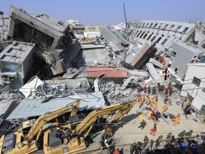 台湾地震２６人死亡「救出困難な所に１０３人」 2016年02月07日 18時46分