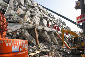 台湾地震、死者２５人に 約１００人の救出、困難か