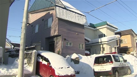 住宅で女性が刺され重体、１人重傷 札幌・豊平区