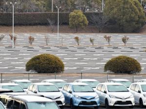 広大な駐車場閑散、トヨタ国内全工場が稼働停止 2016年02月08日 10時58分