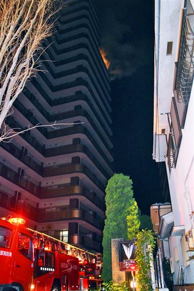 ３１階建てマンション１５階で火災 男女２人けが 埼玉・所沢