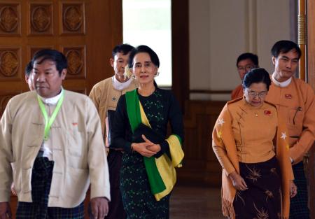 ミャンマー大統領、３月選出 スーチー氏就任へ交渉続く
