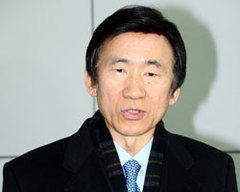 韓国、北朝鮮に独自制裁 開城工業団地稼働を全面中断