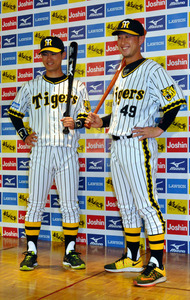 復活、輝流ライン 阪神、４月の巨人戦ユニホーム披露