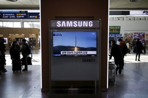 日本が北朝鮮に独自制裁、核技術者の入国・船舶の入港禁止