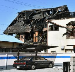 栃木・下野で民家火災 焼け跡から３人の遺体