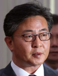 北朝鮮労働者、賃金７割を党に上納 韓国閣僚が明かす